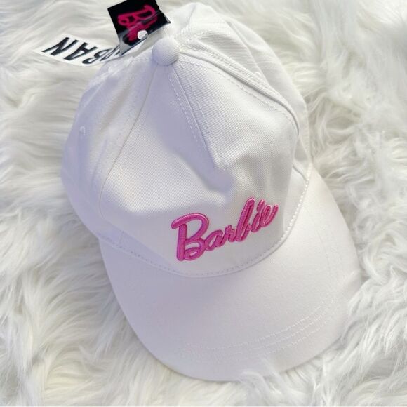 ɴᴡᴛ ʙᴀʀʙɪᴇ x ᴜᴏ ꜱɴᴀᴘʙᴀᴄᴋ ʟᴏɢᴏ ʜᴀᴛ - Picture 4 of 17